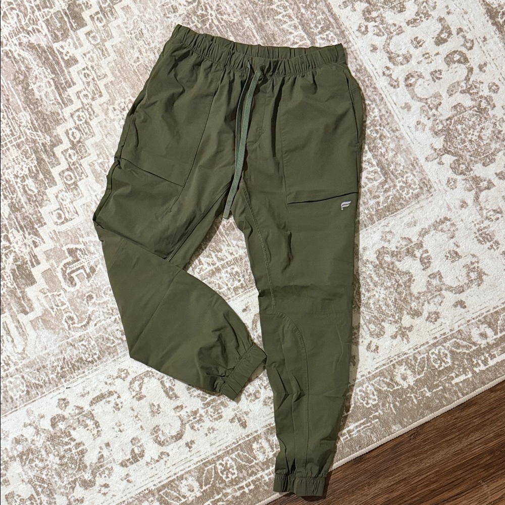 Fabletics Men's Green Jogger Pants